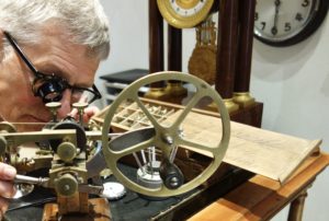Uhren Neidhart - Spezialist für Reparatur und Wartung antiker Großuhren